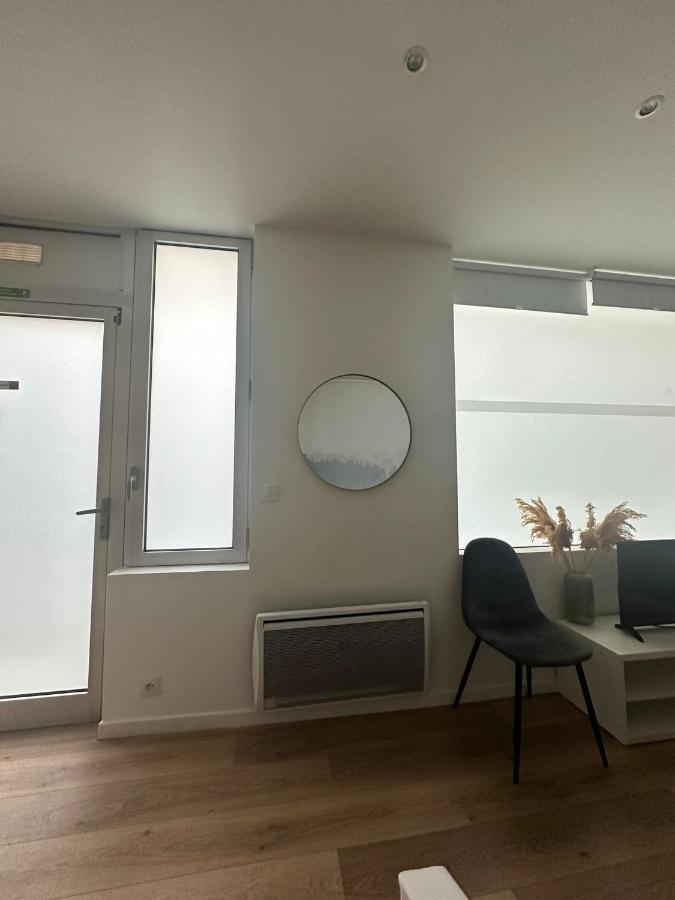 Modern And Warm Fully Renovated Split Level Apart Steps Away From The Grands Boulevard Apartment Paris Exterior foto