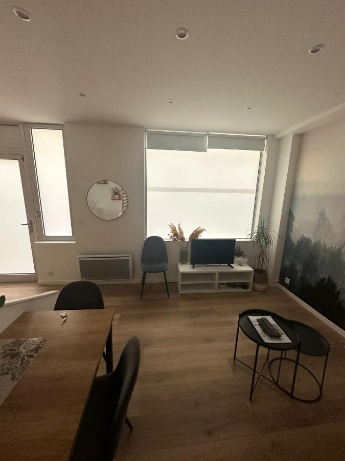 Modern And Warm Fully Renovated Split Level Apart Steps Away From The Grands Boulevard Apartment Paris Exterior foto